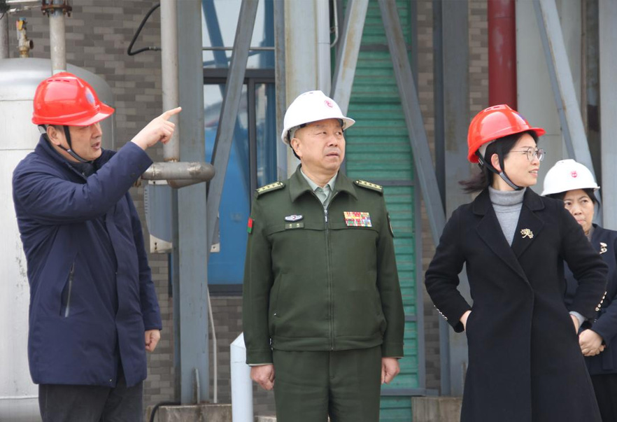 常州市委常委、常州军分区大校司令员廖鹏一行来常州制药厂调研公司党管武装相关工作